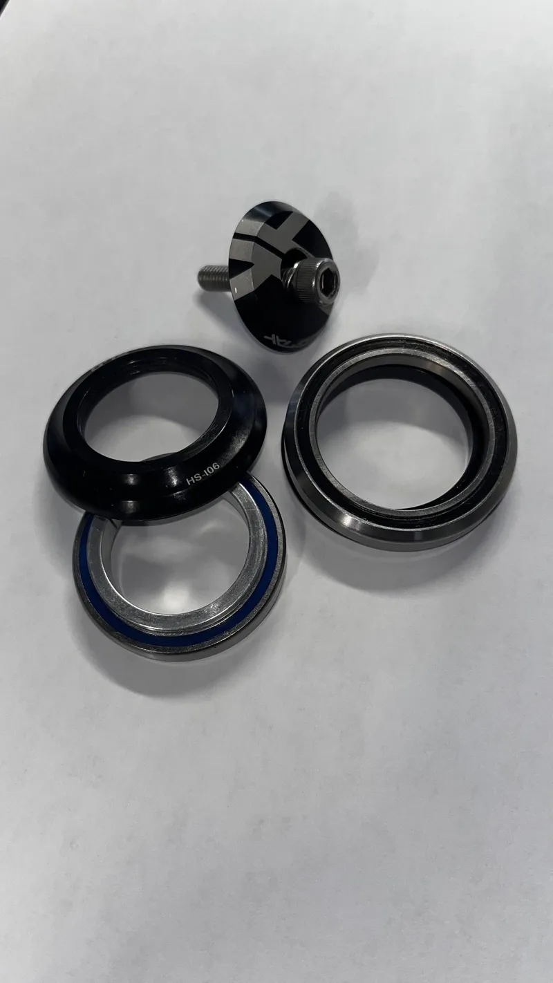 XLC Integrated Headset 11/8 -11/4 HS-i06 Black